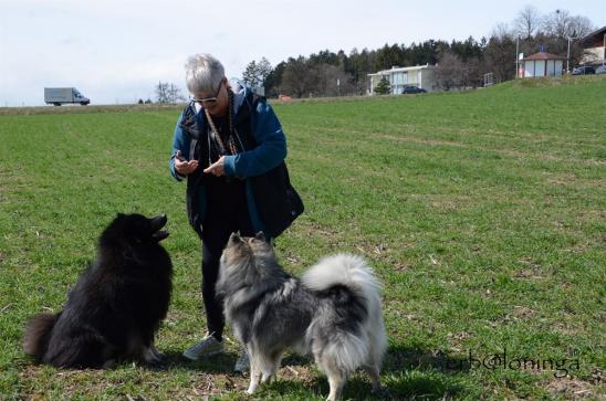 Frau mit Läckerlis