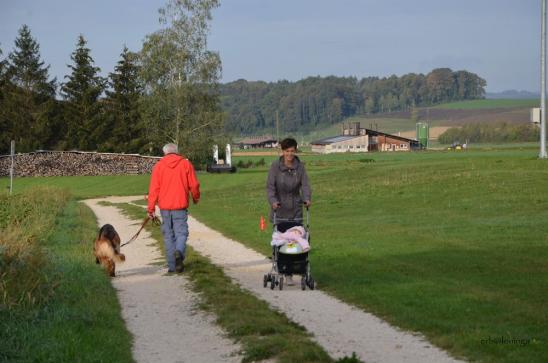Begegnung mit Kinderwagen und schreiendem Kind