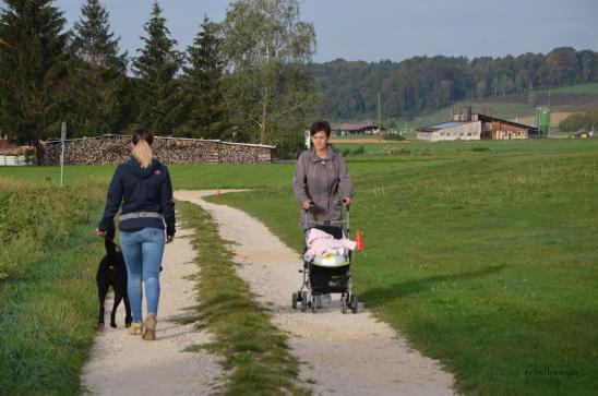 Begegnung mit Kinderwagen und schreiendem Kind