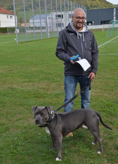 Hund und Halter sind glücklich