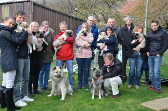 alle zusammen mit Mama Anila und Papa Gando