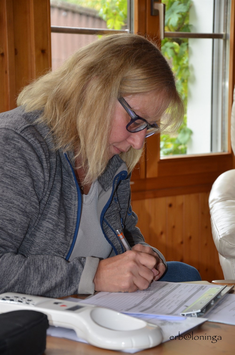 Zuchtwartin macht den Papierkram